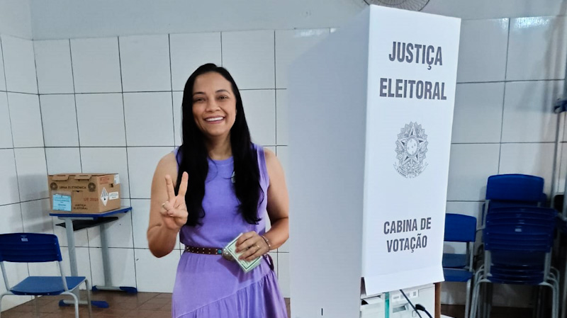 Miracema: Prefeita Camila Fernandes vota confiante na sua reeleição